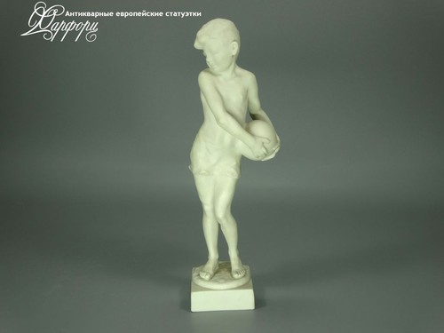 Купить фарфоровые статуэтки Hutschenreuther, Юный футболист, Германия